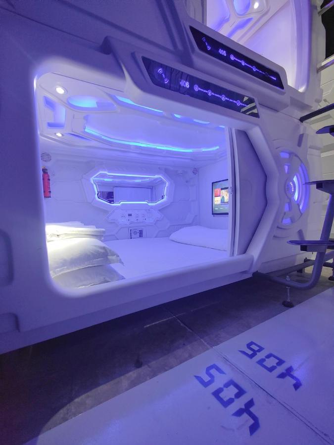 בנגקוק Met A Space Pod @Phrom Phong מראה חיצוני תמונה